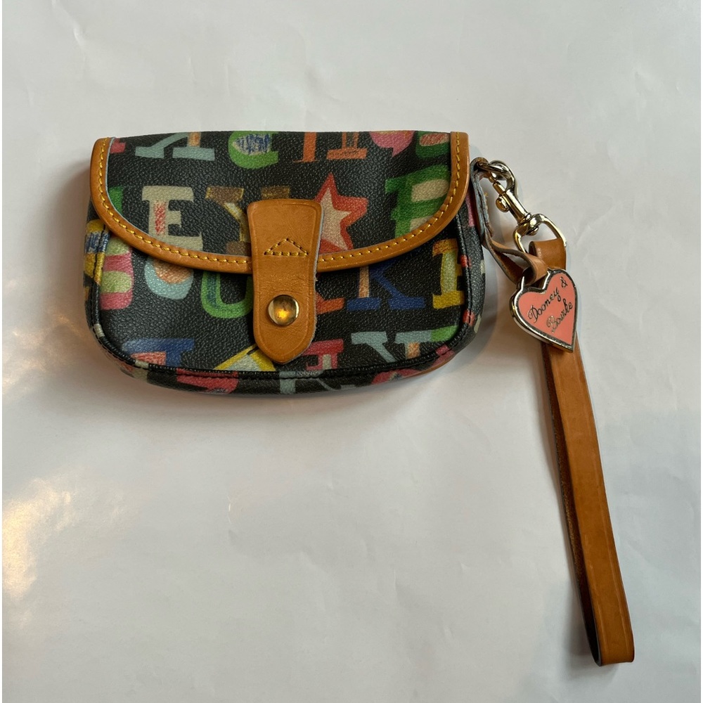 Dooney & Bourke Womens Vintage Wristlet Wallet